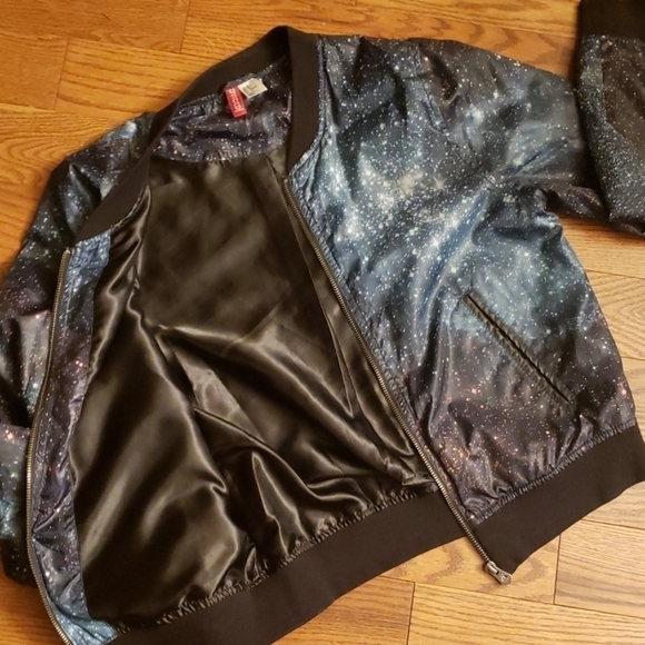 𝅺H & M galaxy  jacket  size 10 - Picture 3 of 12